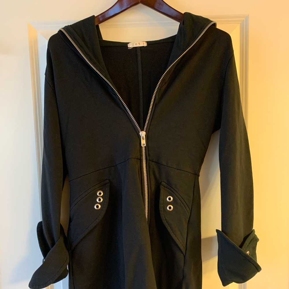 beautiful designer dress in black. Size 8